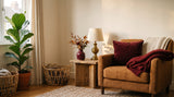 Déco d'automne : l'accent bordeaux qui réchauffe un cocon caramel et crème
