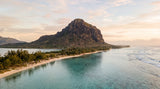 Courir au pied du Morne, à l'île Maurice : la montagne et le lagon
