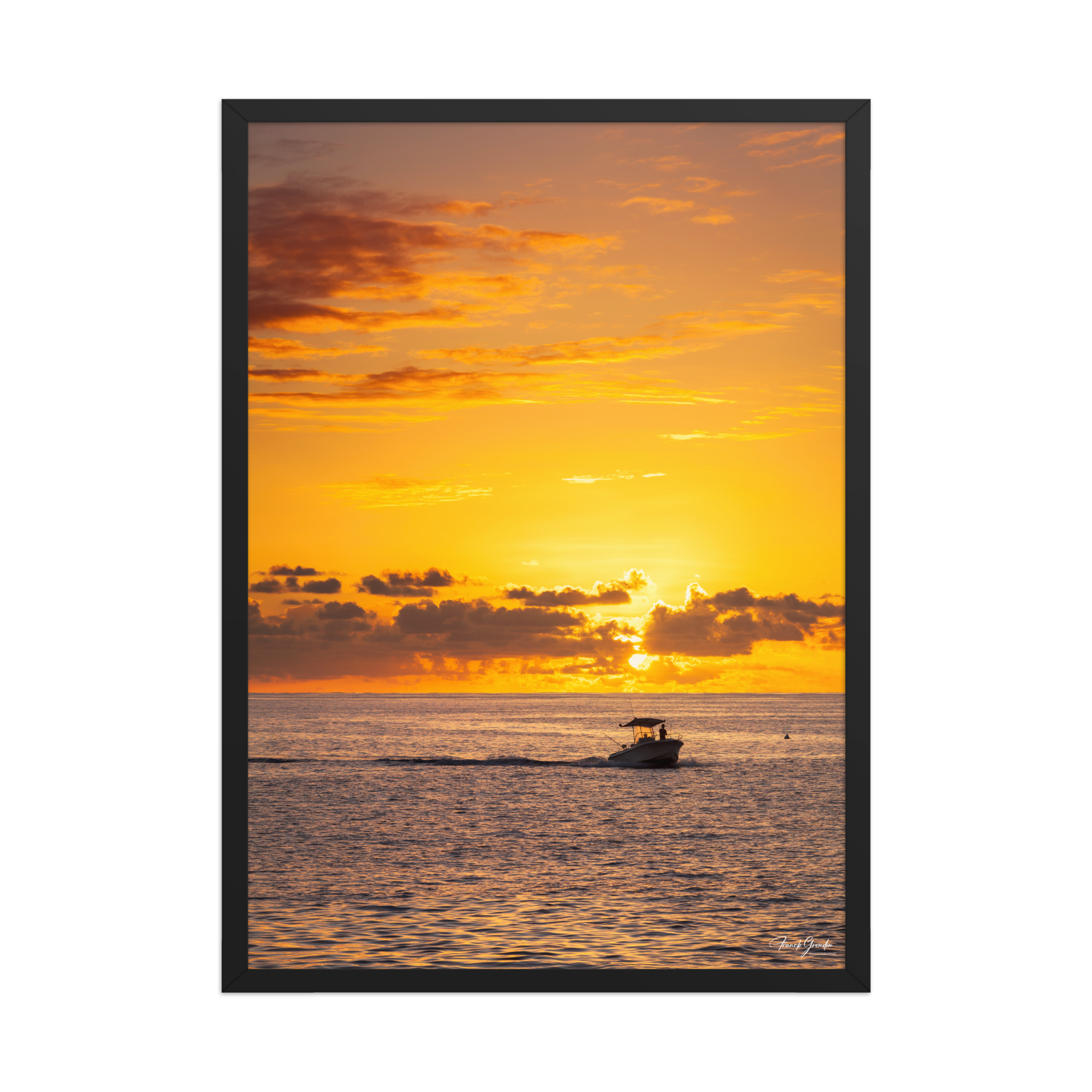 Affiche de La Réunion Retour au Port au Soleil Couchant 50 × 70 cm / Noir - photographie Franck Grondin
