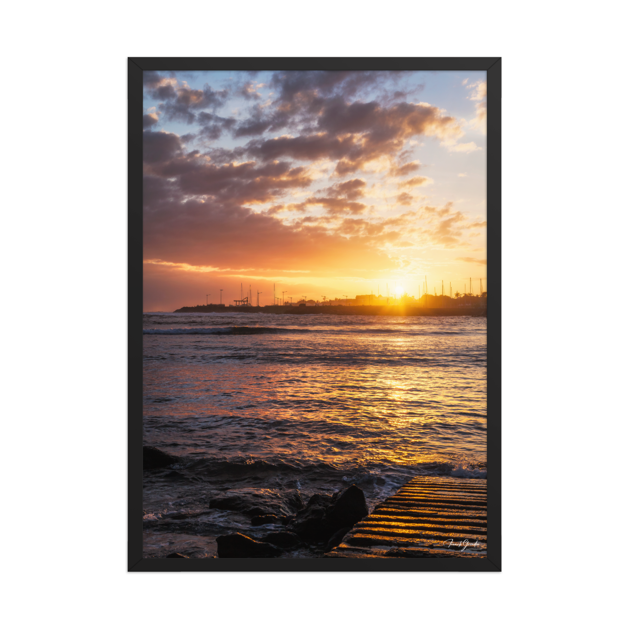 Affiche de La Réunion Saint-Pierre depuis Terre-Sainte 50 × 70 cm / Noir - photographie Franck Grondin