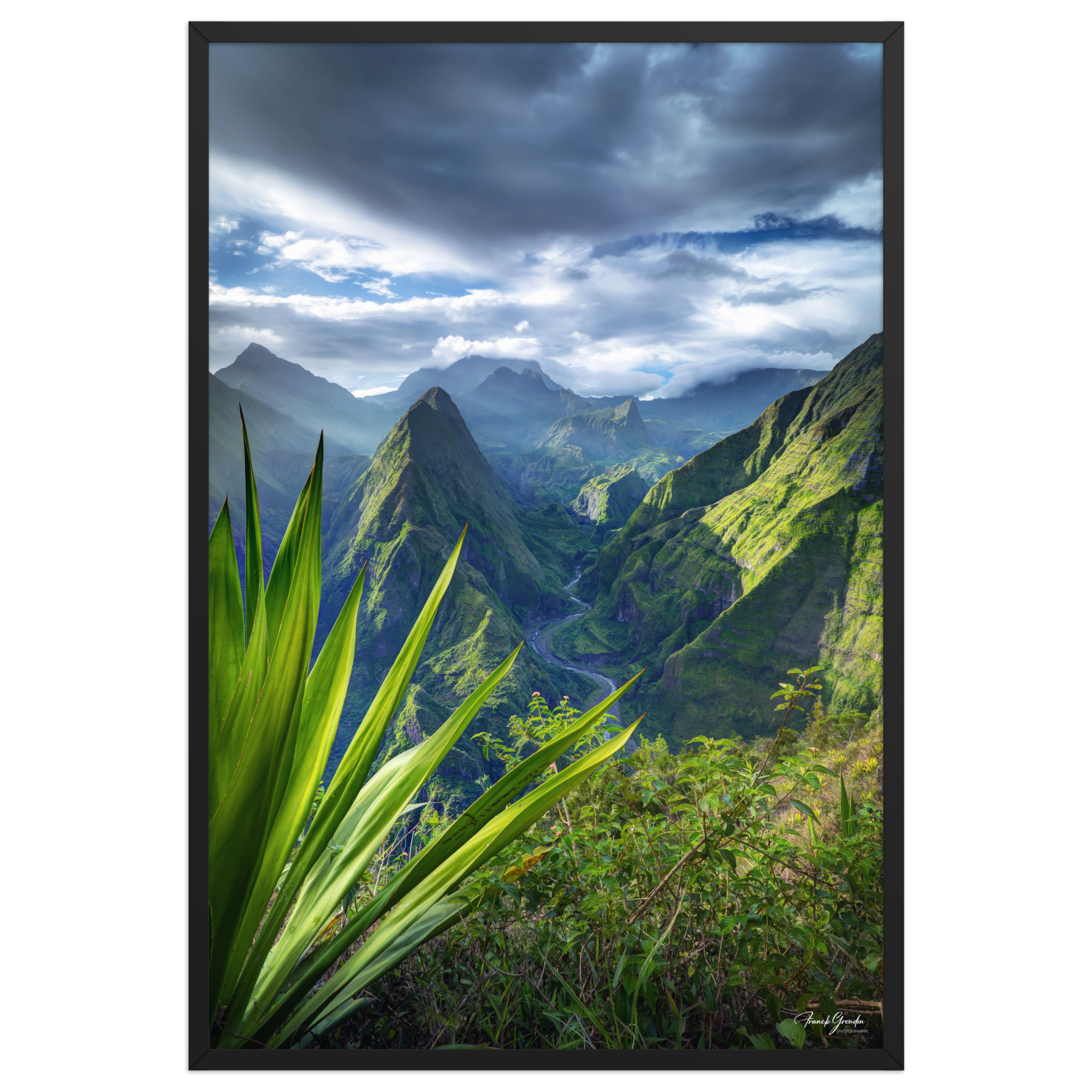 Affiche de La Réunion Mafate, Ciel Tourmenté 61 × 91 cm / Noir - photographie Franck Grondin