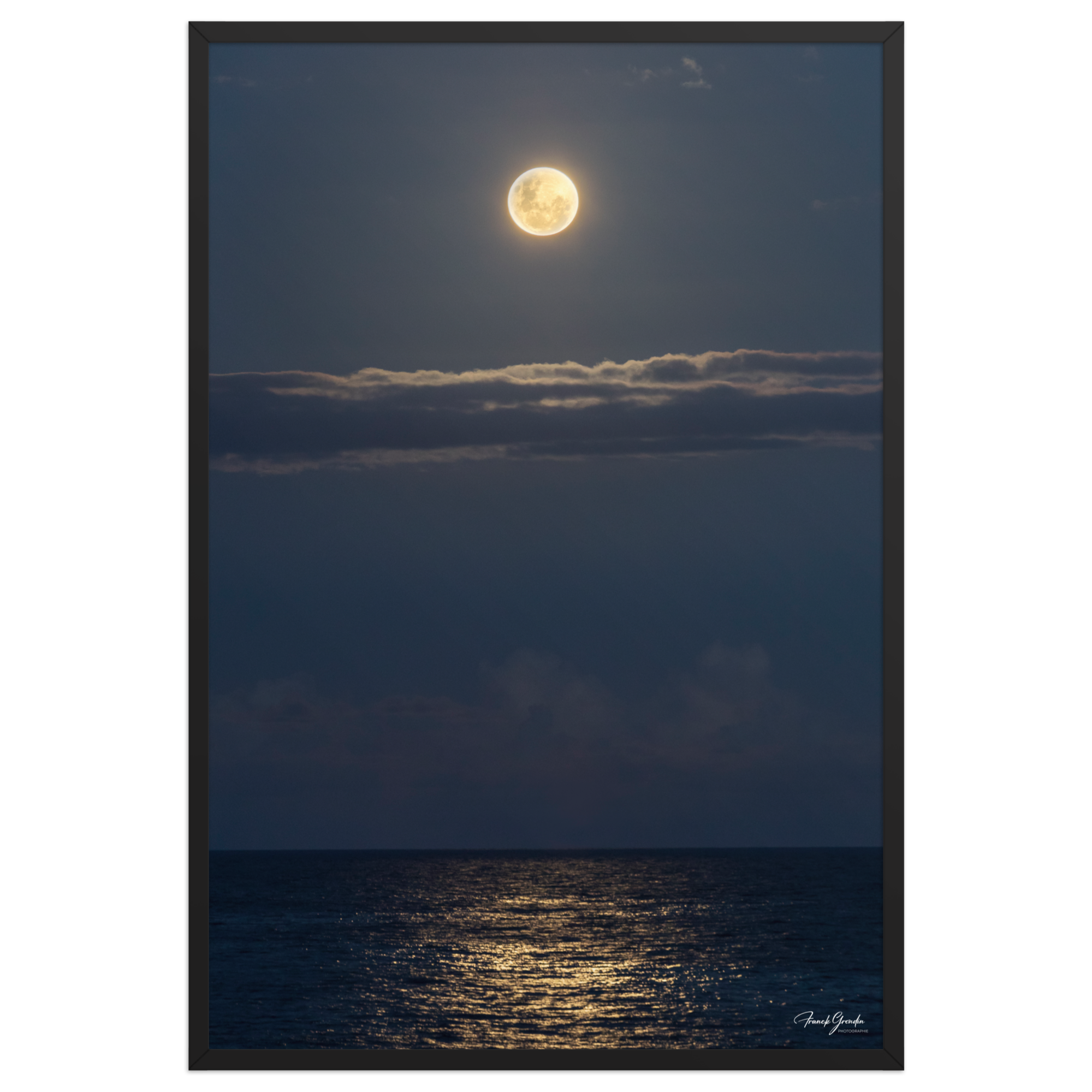 Affiche de La Réunion Lune Rousse sur l'Océan 61 × 91 cm / Noir - photographie Franck Grondin
