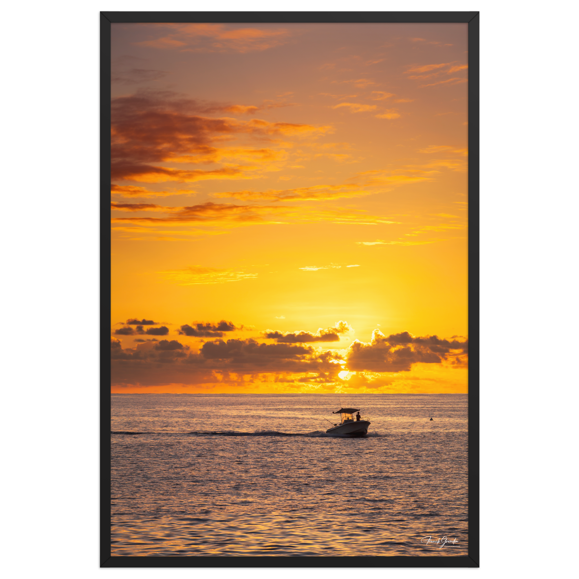 Affiche de La Réunion Retour au Port au Soleil Couchant 61 × 91 cm / Noir - photographie Franck Grondin