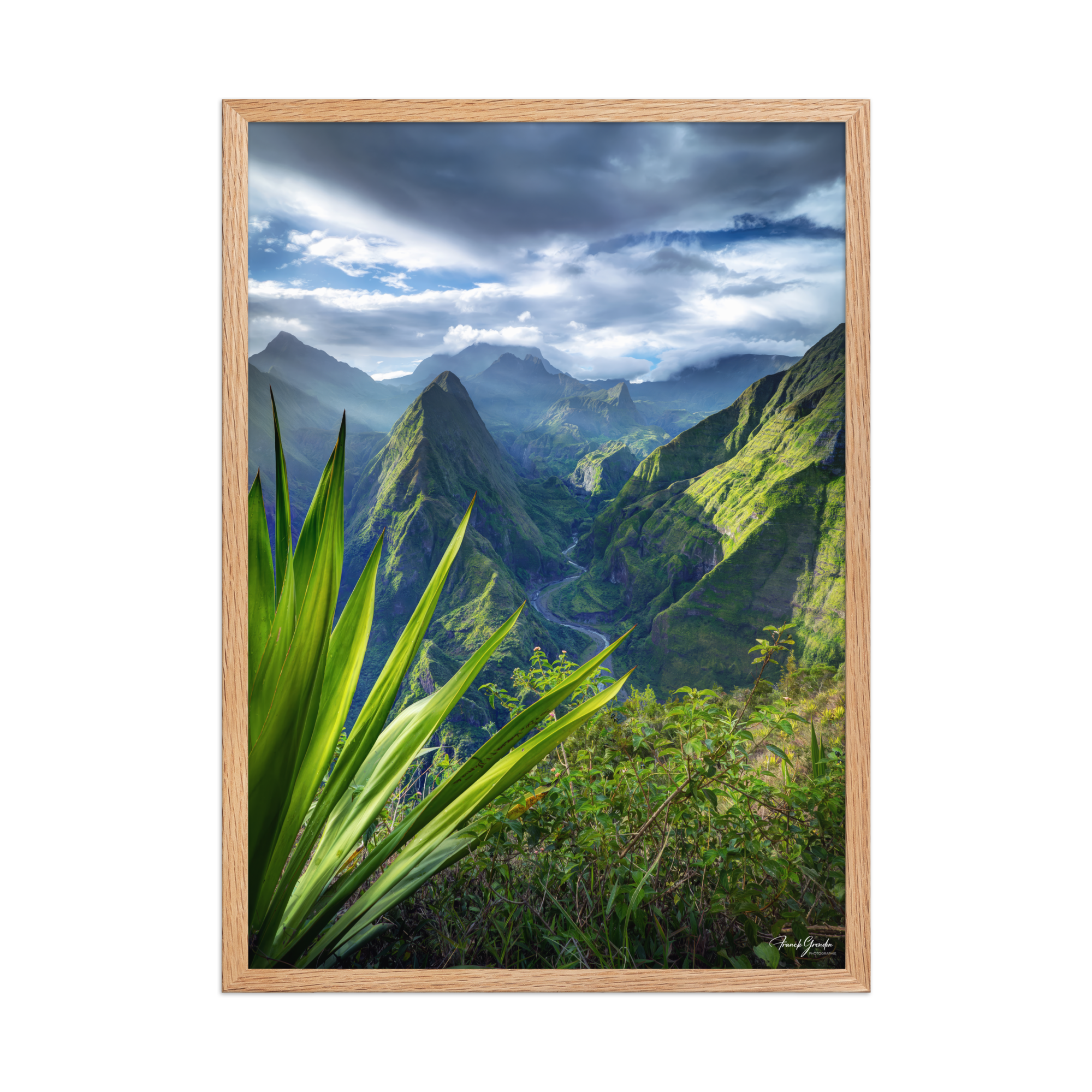 Affiche de La Réunion Mafate, Ciel Tourmenté 50 × 70 cm / Oak - photographie Franck Grondin