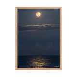 Affiche de La Réunion Lune Rousse sur l'Océan 50 × 70 cm / Oak - photographie Franck Grondin