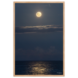 Affiche de La Réunion Lune Rousse sur l'Océan 61 × 91 cm / Oak - photographie Franck Grondin