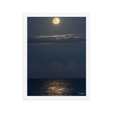 Affiche de La Réunion Lune Rousse sur l'Océan 30 × 40 cm / Blanc - photographie Franck Grondin