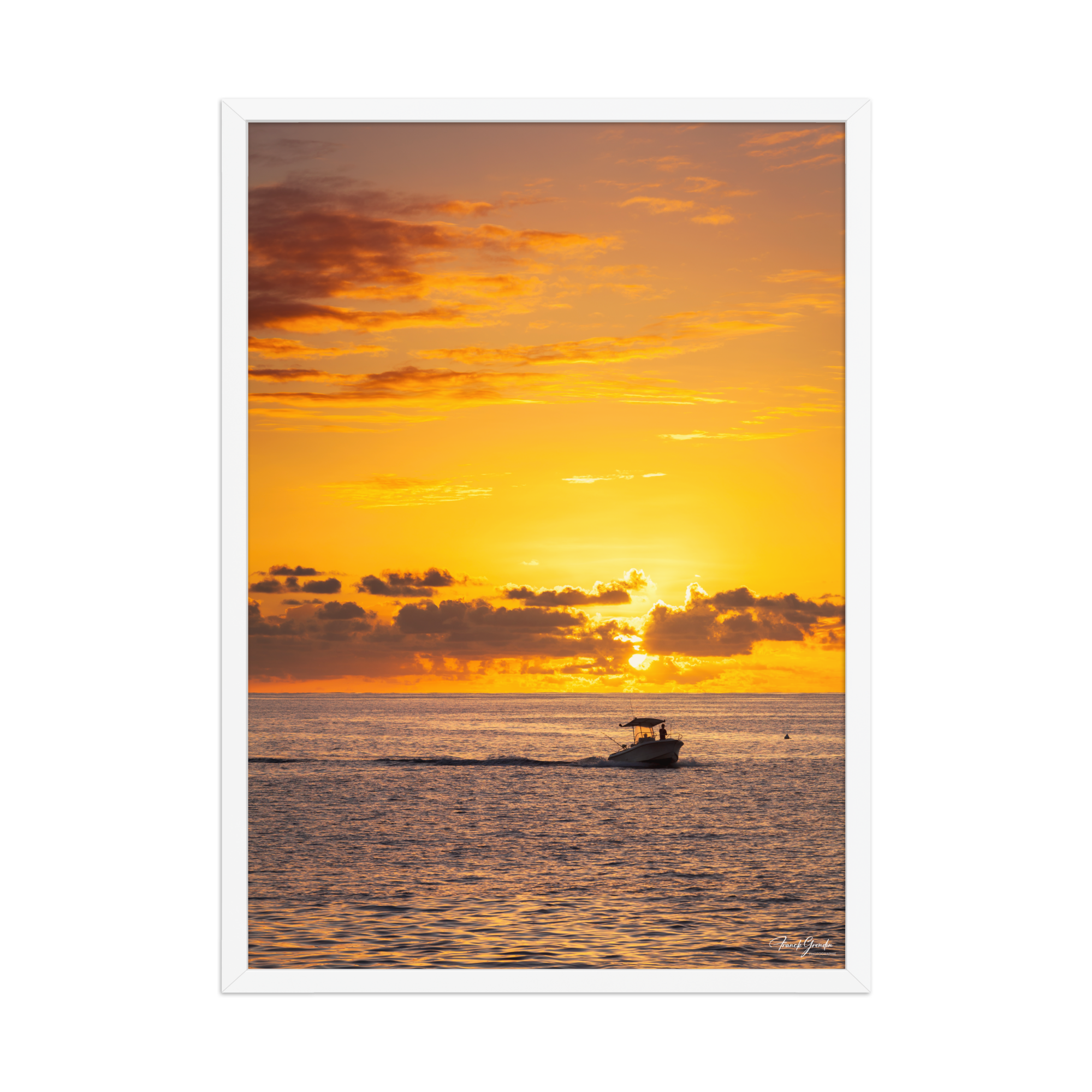 Affiche de La Réunion Retour au Port au Soleil Couchant 50 × 70 cm / Blanc - photographie Franck Grondin