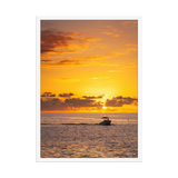 Affiche de La Réunion Retour au Port au Soleil Couchant 50 × 70 cm / Blanc - photographie Franck Grondin