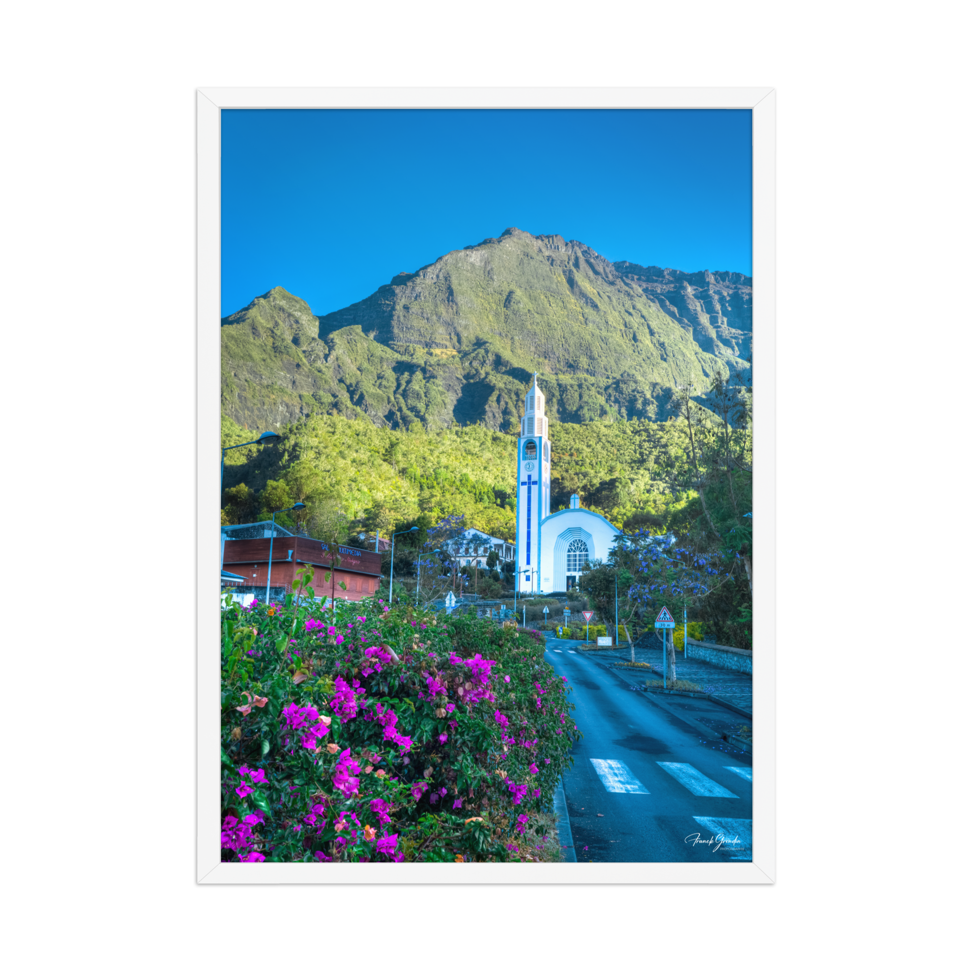 Affiche de La Réunion L'Église Notre-Dame-des-Neiges de Cilaos 50 × 70 cm / Blanc - photographie Franck Grondin