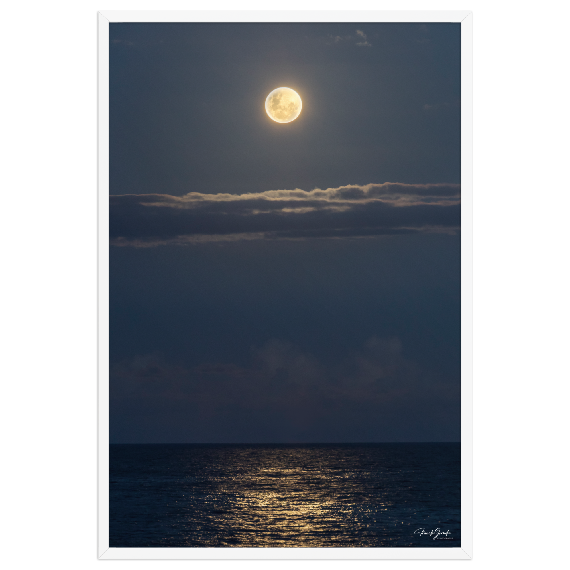 Affiche de La Réunion Lune Rousse sur l'Océan 61 × 91 cm / Blanc - photographie Franck Grondin