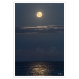 Affiche de La Réunion Lune Rousse sur l'Océan 61 × 91 cm / Blanc - photographie Franck Grondin