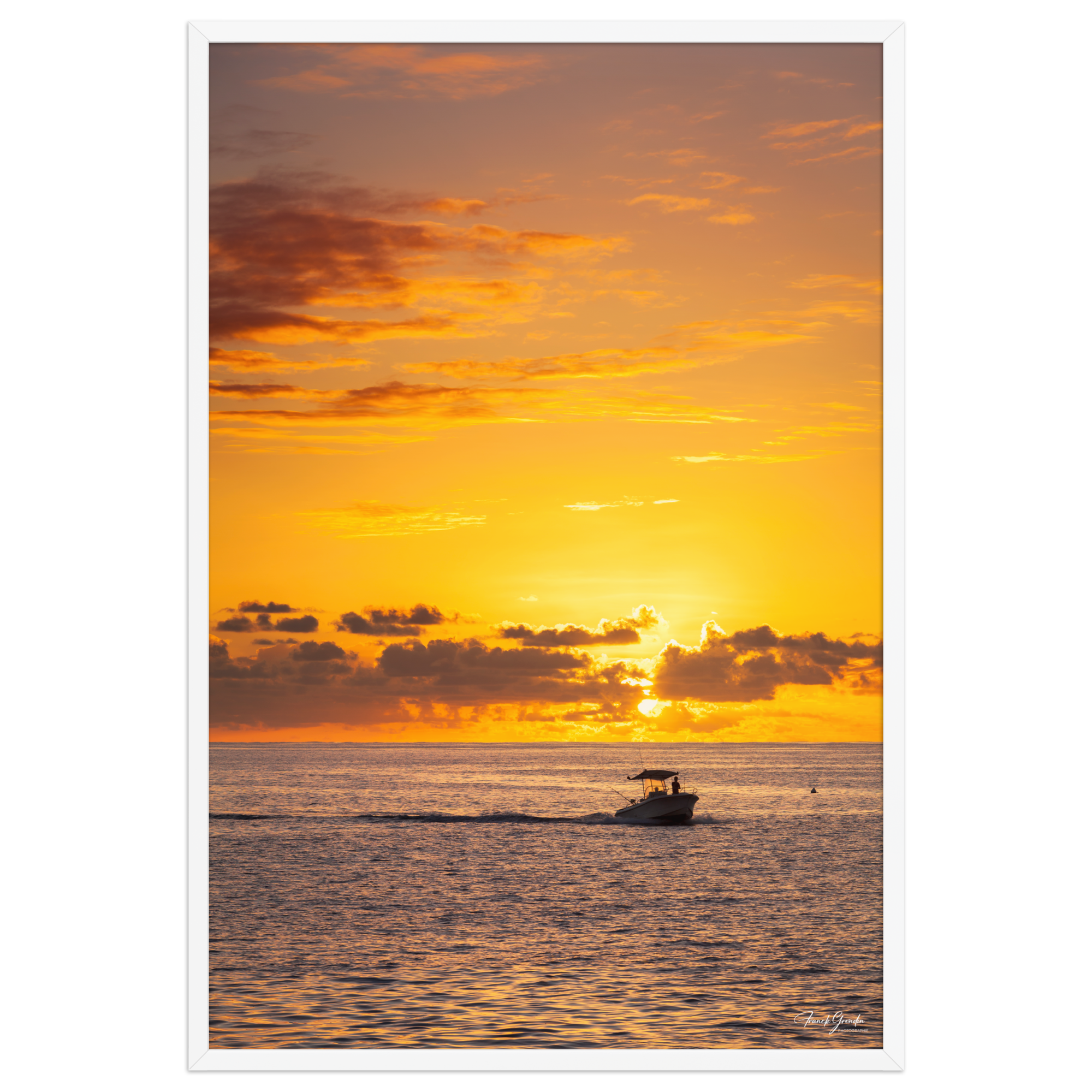 Affiche de La Réunion Retour au Port au Soleil Couchant 61 × 91 cm / Blanc - photographie Franck Grondin